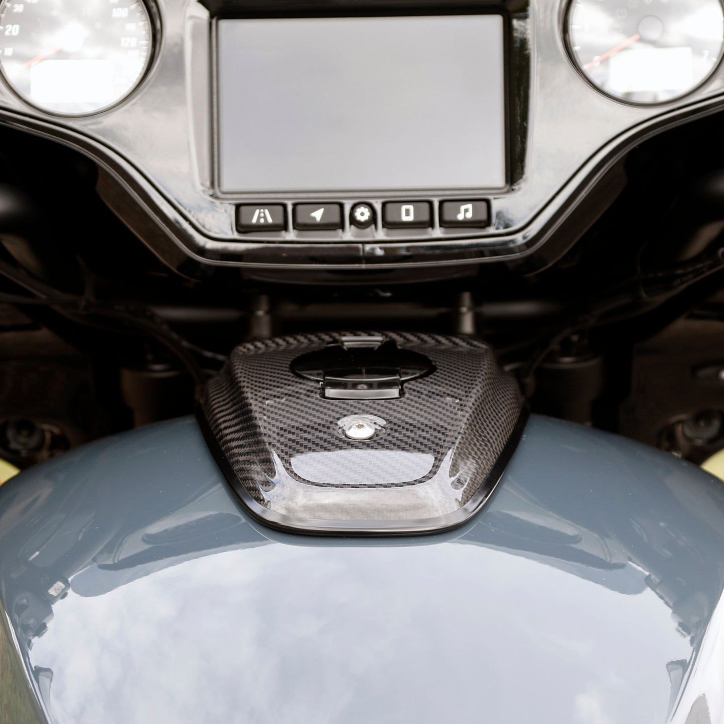 Hofmann Designs Carbon Fiber Dash for Indian Chieftain & Powerplus—OEM Fit, Lightweight, Durable