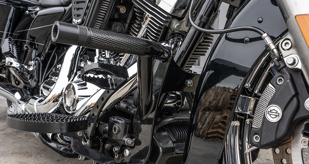 BURLY BRAND Brawler Crash Bar FLH/Flt '09 for Harley Davidson V-Twin Models