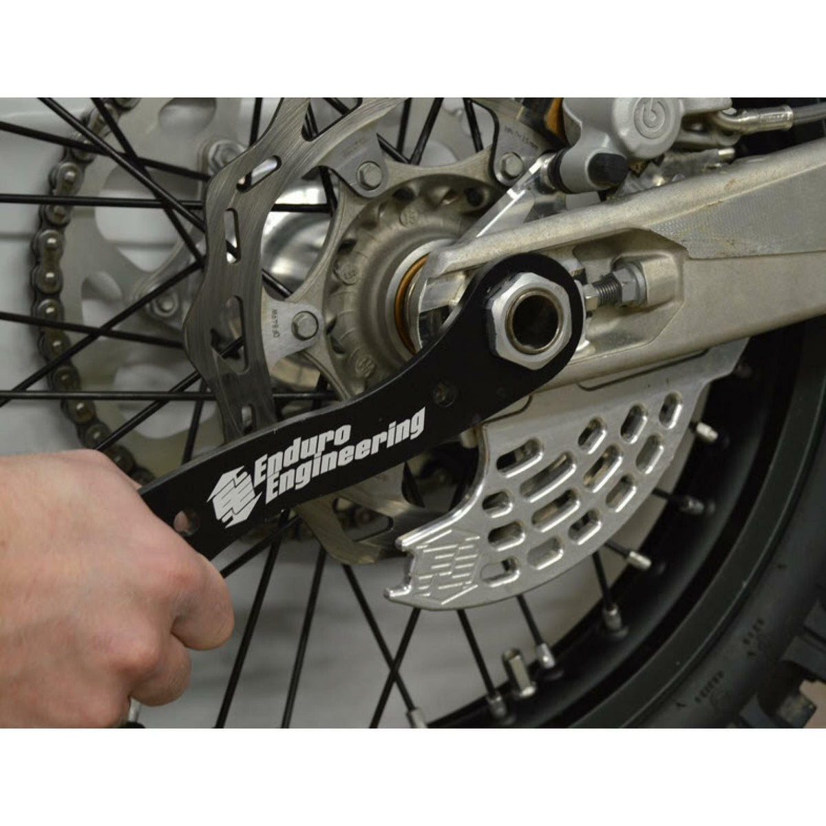 ENDURO ENGINEERING 22-200 Trail Multi Tool 17 27 32mm – 4-in-1 Billet Aluminum Axle Wrench with Indexable Multi-Tool