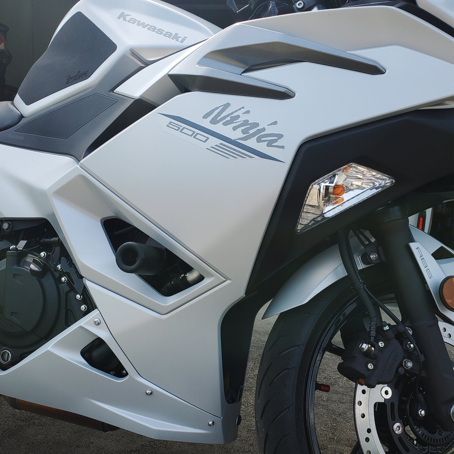 SHOGUN Complete Slider Kit No Cut Black for 2024 Kawasaki Ninja 500