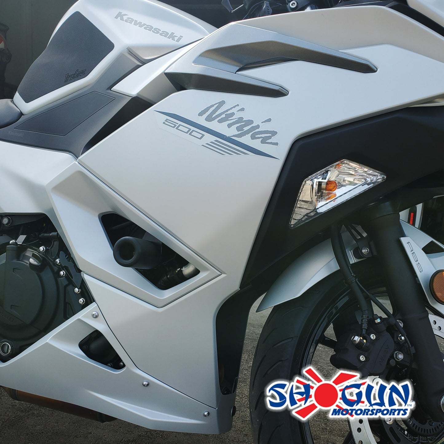 Shogun Kawasaki Ninja 500 Frame Sliders No Cut Black – Ultimate Protection for 2024 Models