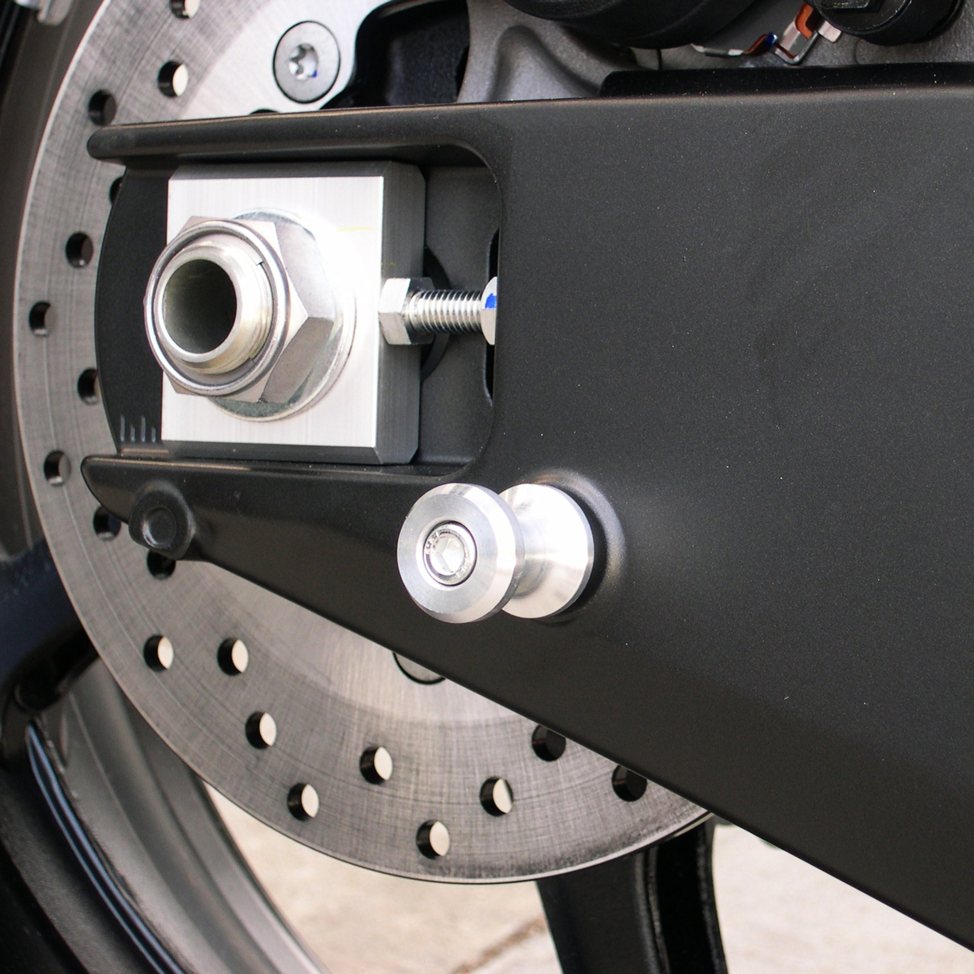 DMP 200-2000 Polished Silver Swingarm Spools for Yamaha FZ1 and R1
