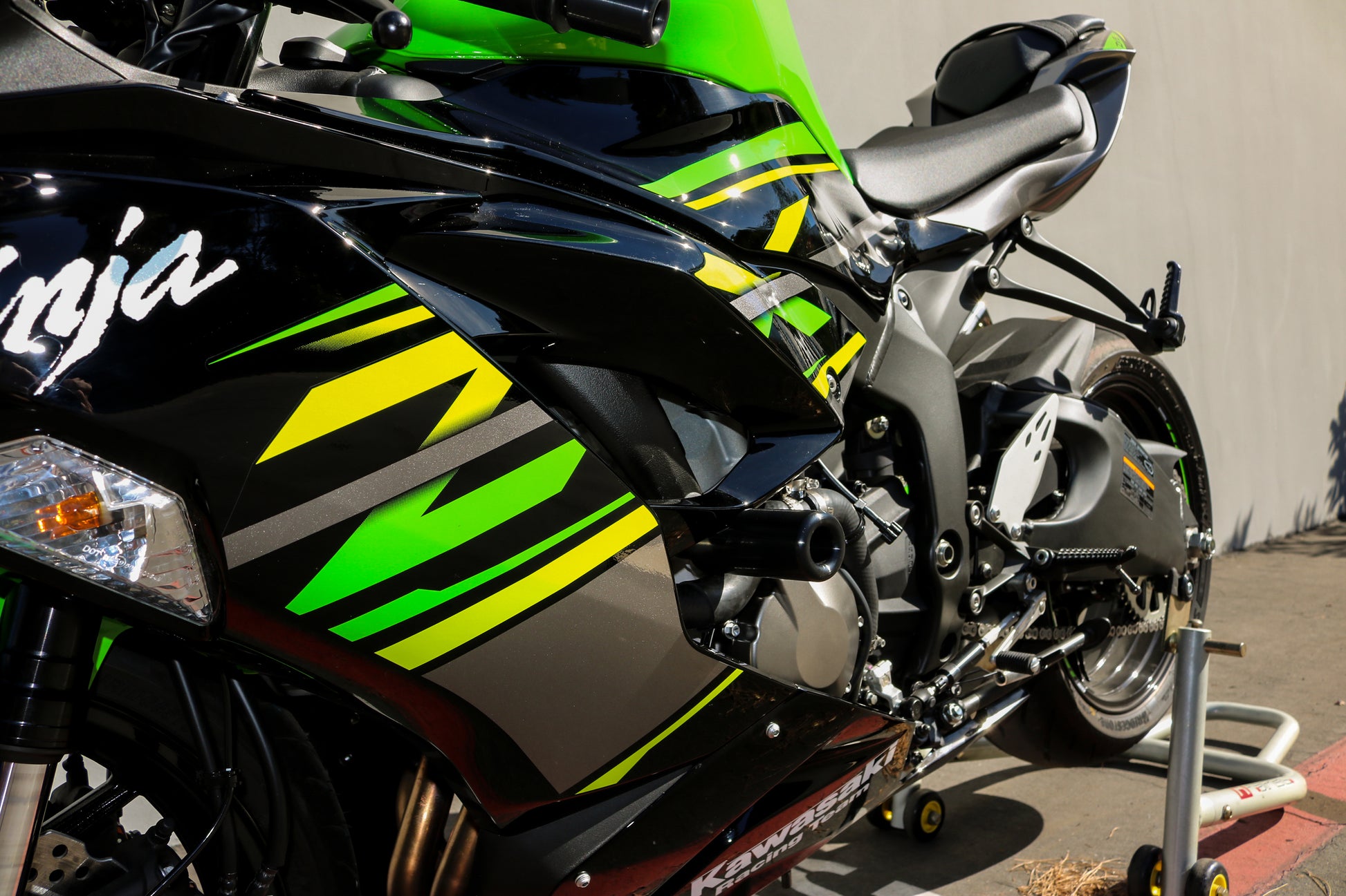 Shogun Motorsports Black Kawasaki ZX-6R Frame Sliders with One-Year Replacement Program - Part #750-4459